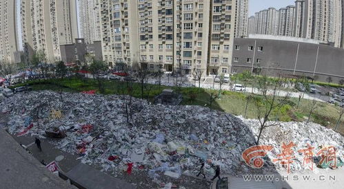 华商记者帮 回迁房小区内建筑垃圾随处可见 居委会称正分批清理